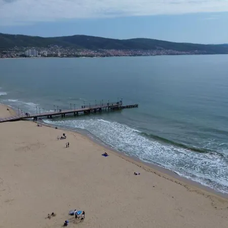 アパート Gallery A